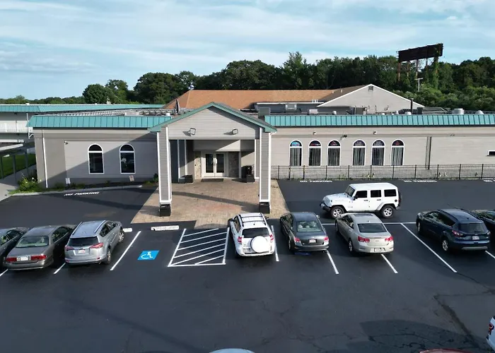 Whalers Inn And Suites